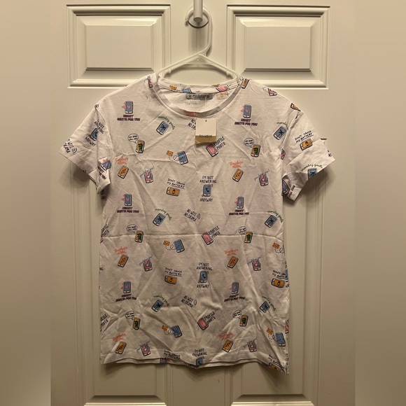 *Pull&Bear Women’s Graphic T-Shirt Cell Phone Size Medium New with Tags - Picture 1 of 5